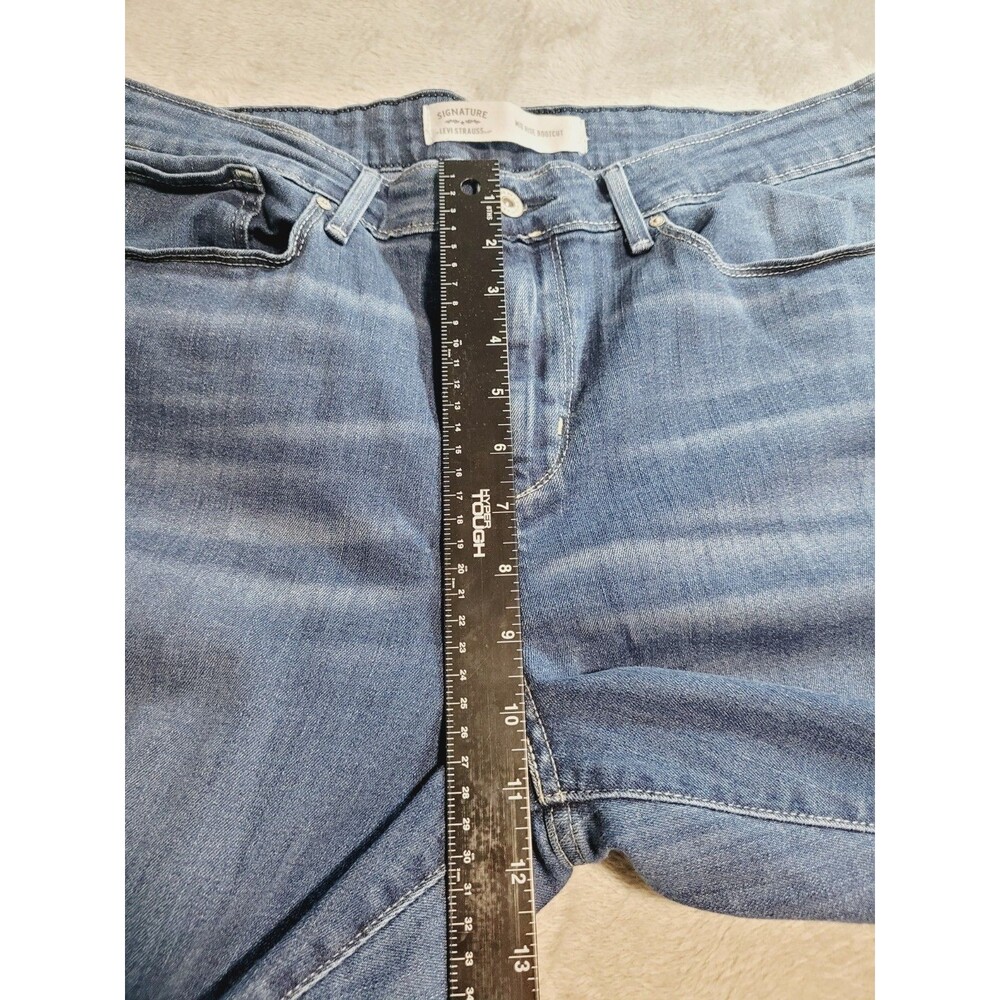 Levi's Signature Mid-Rise Bootcut Super Stretch Women’s Size 16 33x32 Dark Wash - Picture 9 of 13